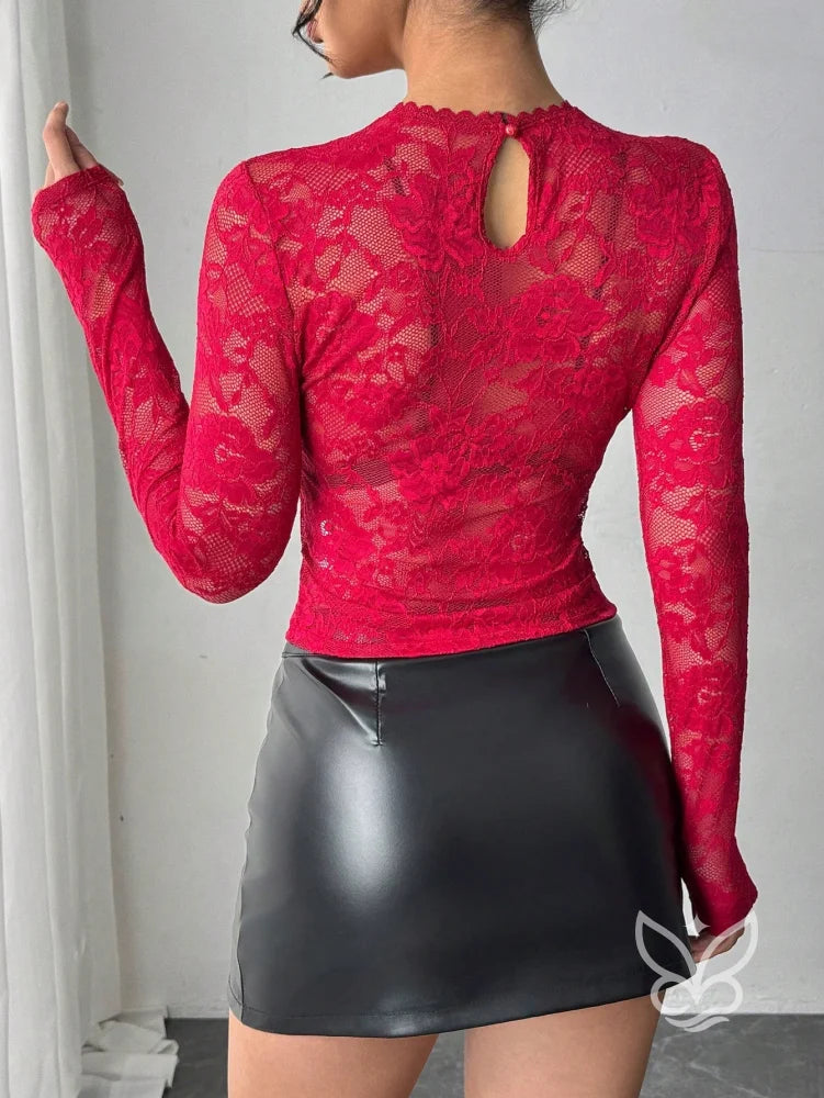 Blusa Tule Rendada Com Manga Curta E Transparência Delicada Blusa Tule Rendada Com Manga Curta E Transparência Delicada