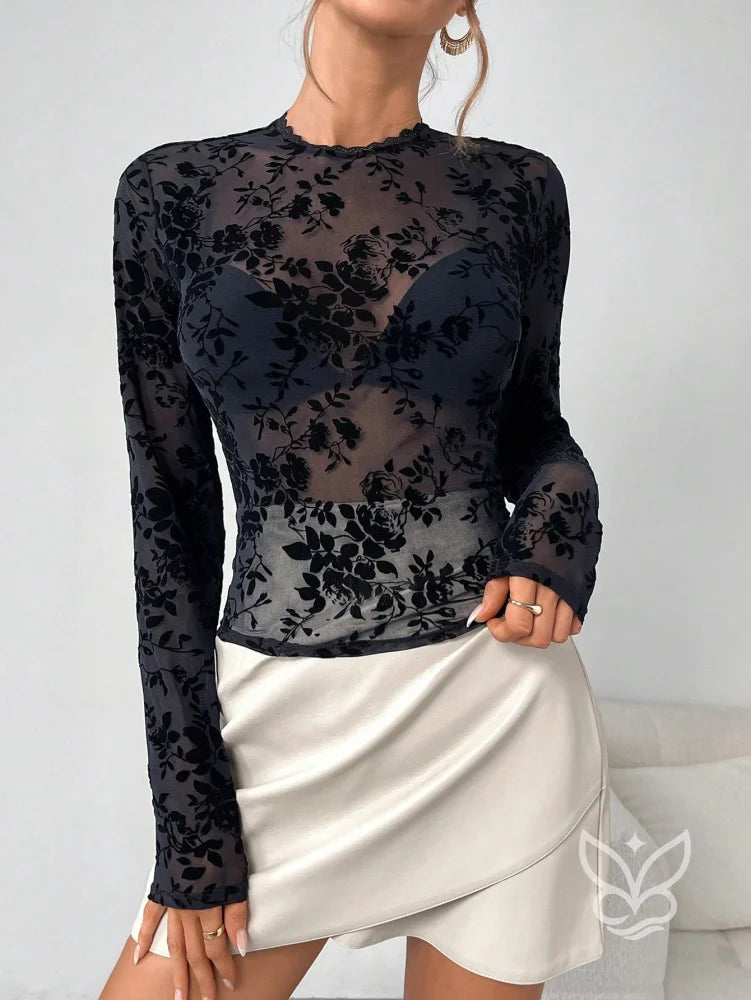 Blusa Tule Rendada Com Manga Curta E Transparência Delicada Blusa Tule Rendada Com Manga Curta E Transparência Delicada