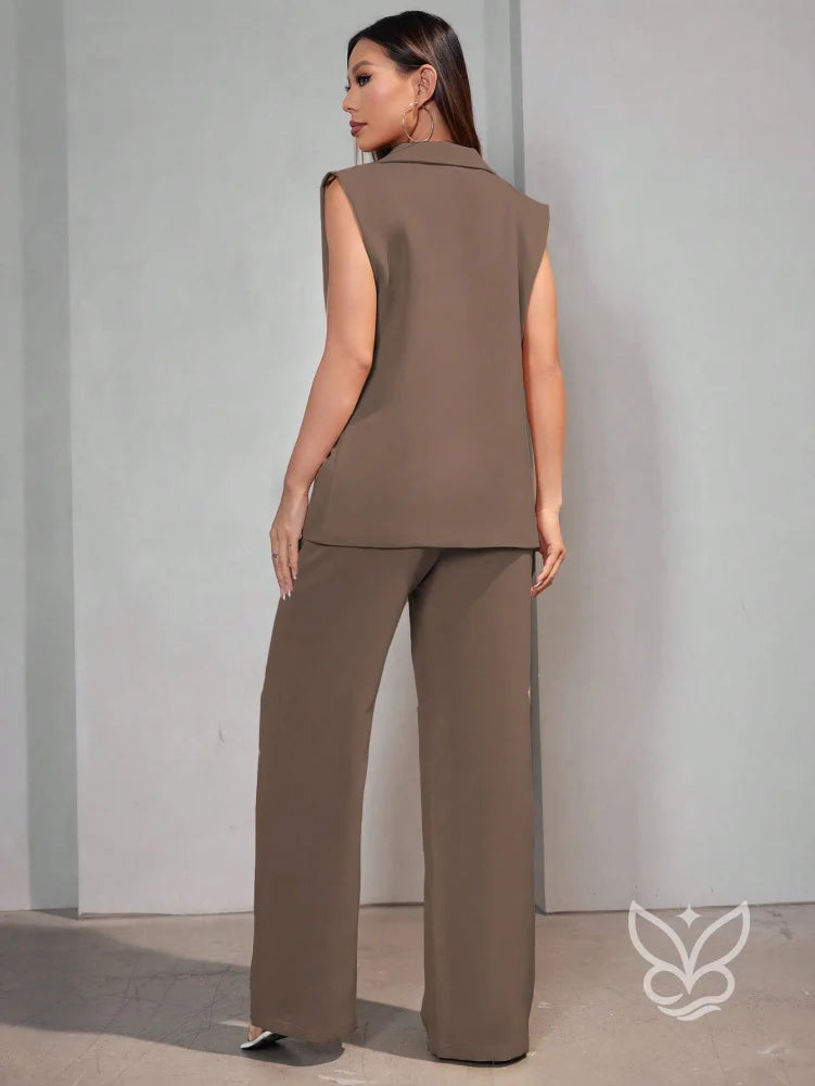 Conjunto Alfaiataria Com Colete Sem Manga E Calça Pantalona Conjunto Alfaiataria Com Colete Sem Manga E Calça Pantalona