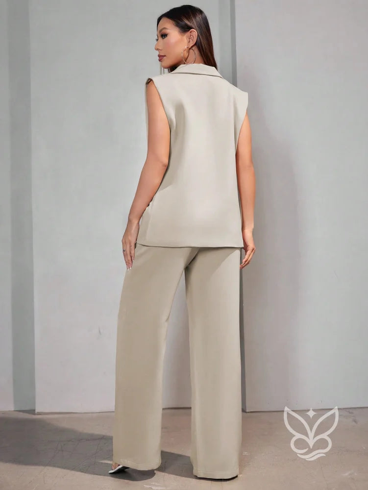 Conjunto Alfaiataria Com Colete Sem Manga E Calça Pantalona Conjunto Alfaiataria Com Colete Sem Manga E Calça Pantalona