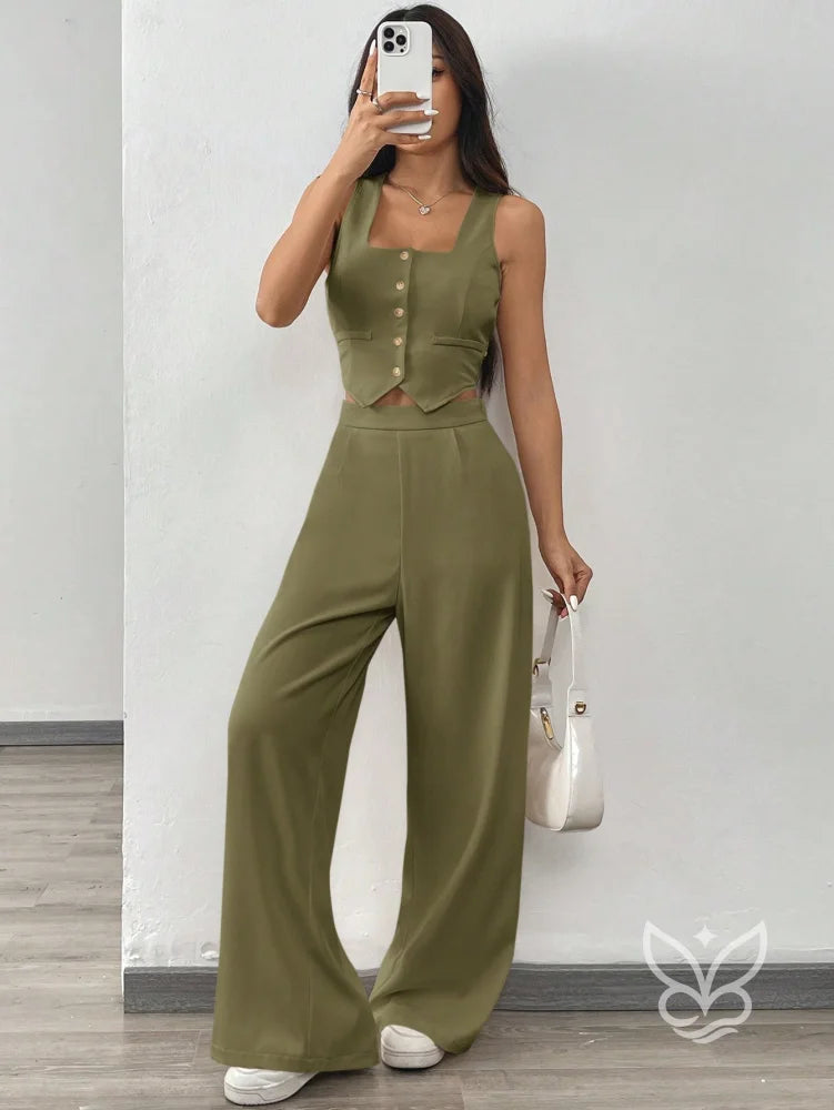 Conjunto Alfaiataria Com Cropped De Alças Largas E Calça Pantalona Conjunto Alfaiataria Com Cropped De Alças Largas E