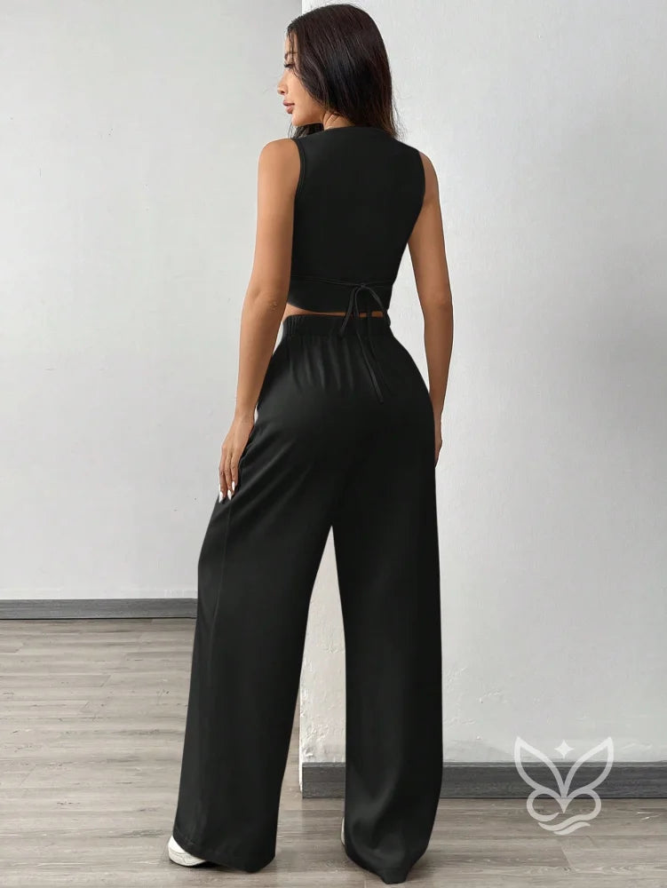 Conjunto Alfaiataria Com Cropped De Alças Largas E Calça Pantalona Conjunto Alfaiataria Com Cropped De Alças Largas E