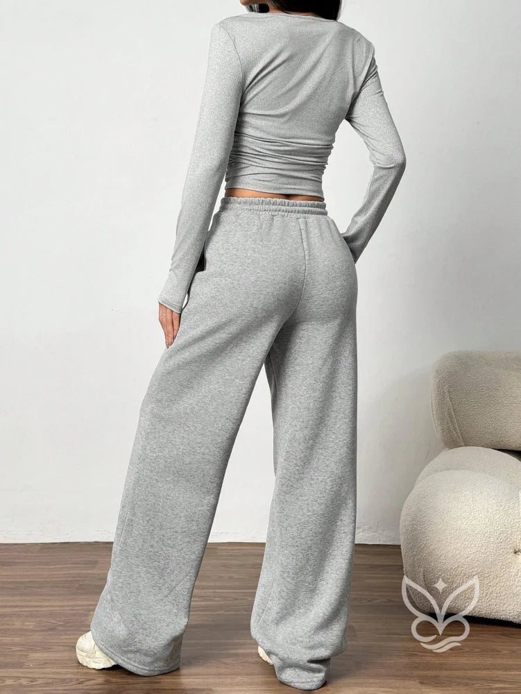 Conjunto Athleisure Com Cropped Manga Longa E Calça Jogger Conjunto Athleisure Com Cropped Manga Longa E Calça Jogger