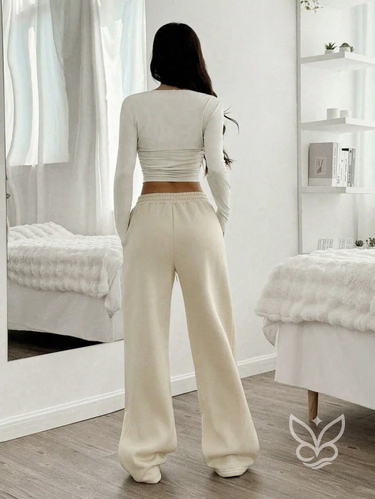 Conjunto Athleisure Com Cropped Manga Longa E Calça Jogger Conjunto Athleisure Com Cropped Manga Longa E Calça Jogger