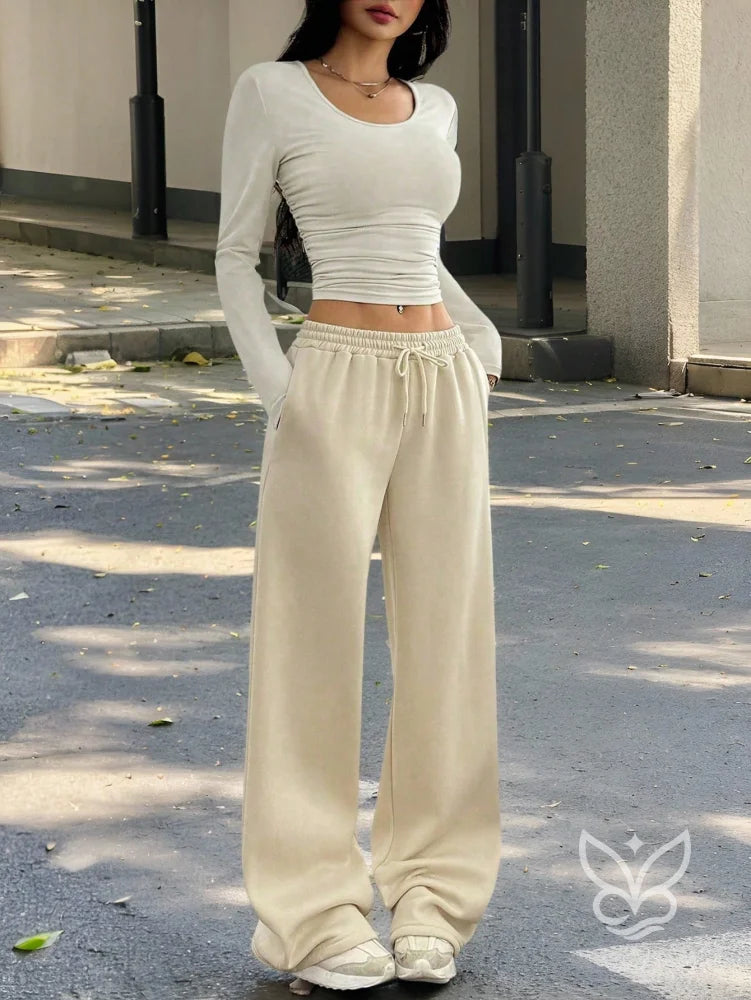 Conjunto Athleisure Com Cropped Manga Longa E Calça Jogger Conjunto Athleisure Com Cropped Manga Longa E Calça Jogger