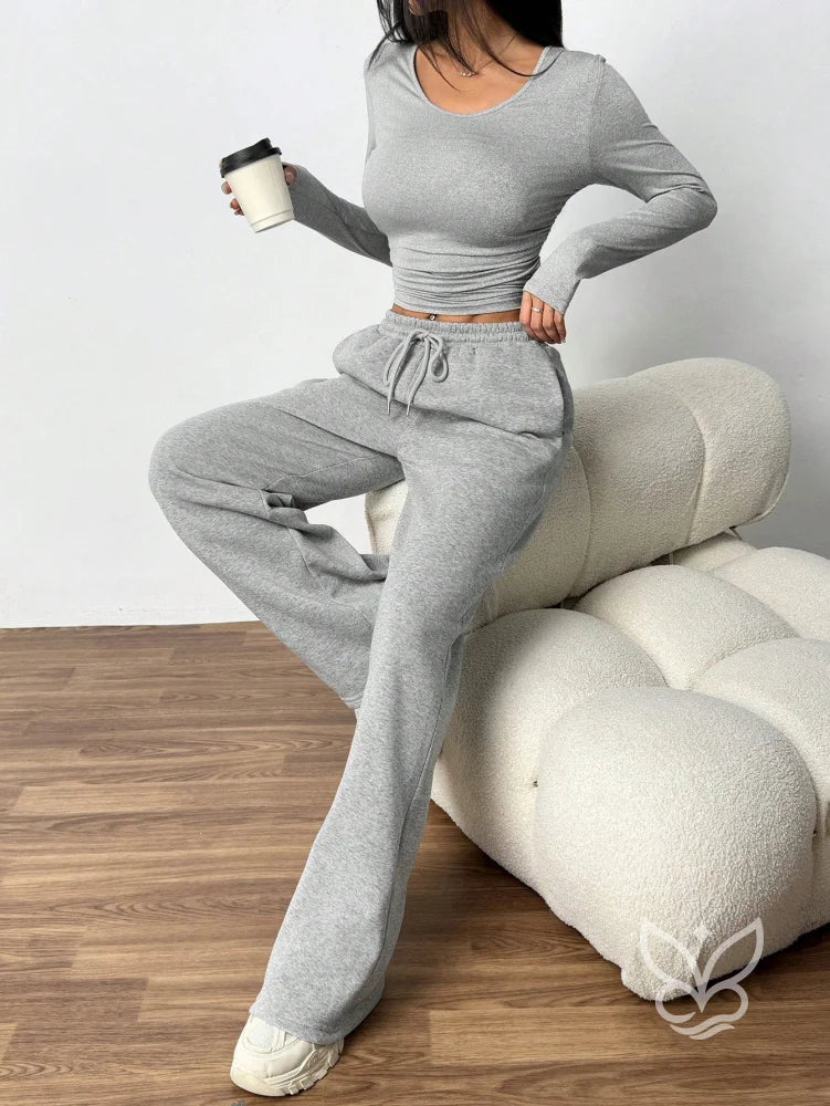 Conjunto Athleisure Com Cropped Manga Longa E Calça Jogger Conjunto Athleisure Com Cropped Manga Longa E Calça Jogger