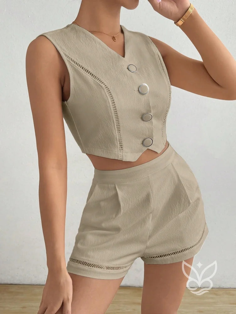 Conjunto Blusa Botões Frente E Shorts Confortável Conjunto Blusa Botões Frente E Shorts Confortável