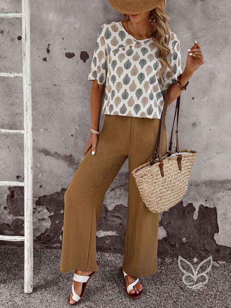 Conjunto Casual Com Blusa Estampada Assimétrica E Calça Reta Conjunto Casual Com Blusa Estampada Assimétrica E Calça