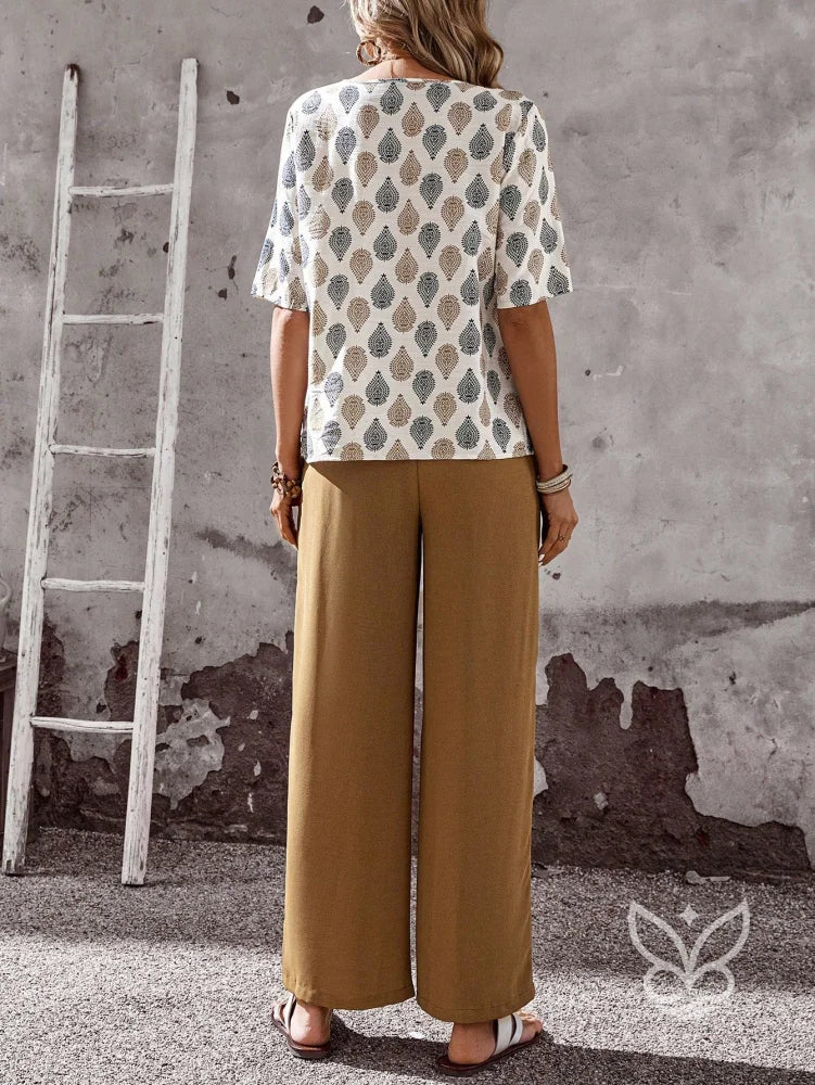 Conjunto Casual Com Blusa Estampada Assimétrica E Calça Reta Conjunto Casual Com Blusa Estampada Assimétrica E Calça