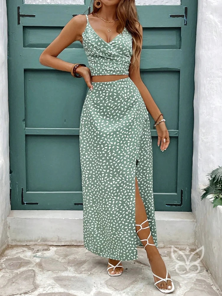 Conjunto Casual Com Cropped De Alças Finas E Saia Longa Com Fenda Conjunto Casual Com Cropped De Alças Finas E Saia