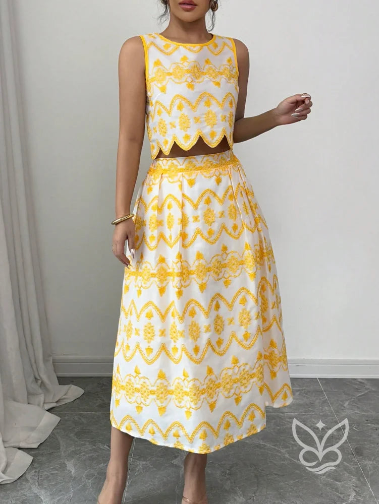 Conjunto Co-ord Estampado Com Cropped E Saia Midi Evasê Conjunto Co-ord Estampado Com Cropped E Saia Midi Evasê