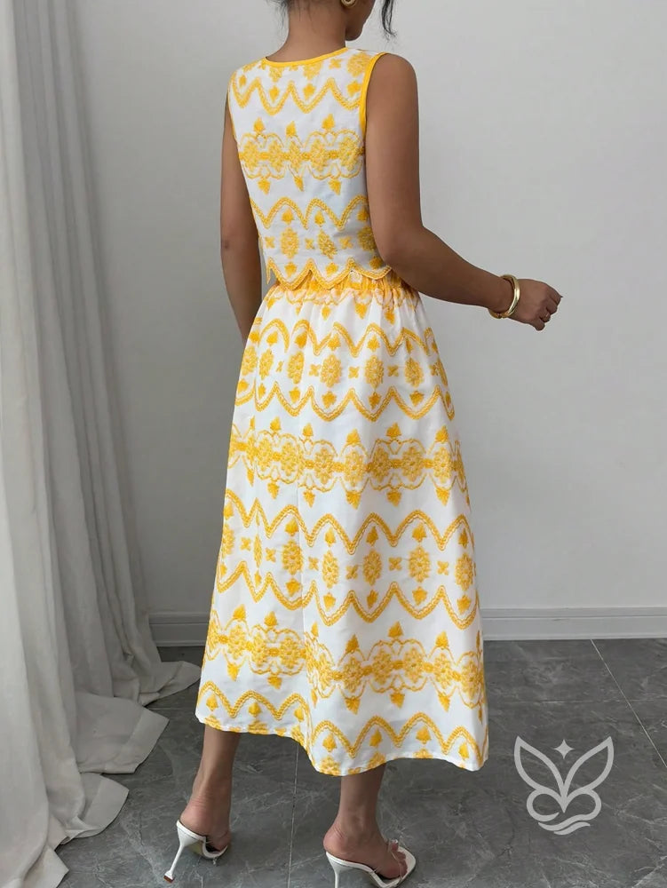 Conjunto Co-ord Estampado Com Cropped E Saia Midi Evasê Conjunto Co-ord Estampado Com Cropped E Saia Midi Evasê