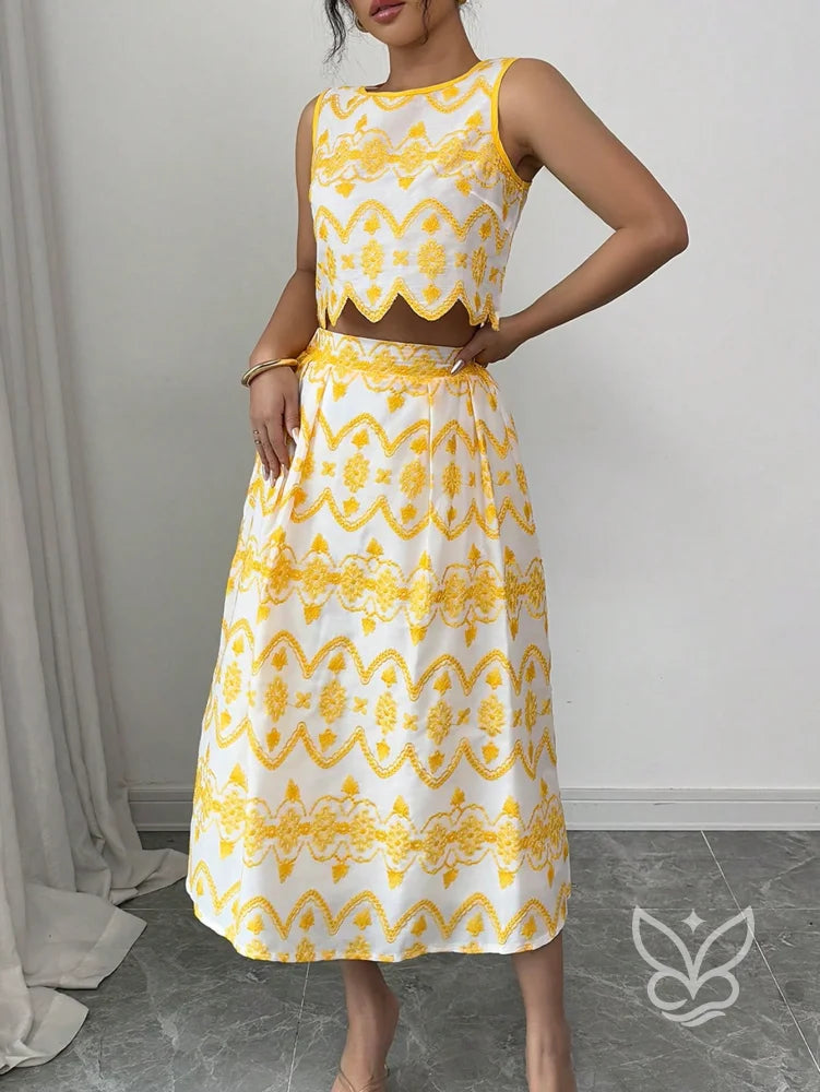 Conjunto Co-ord Estampado Com Cropped E Saia Midi Evasê Conjunto Co-ord Estampado Com Cropped E Saia Midi Evasê