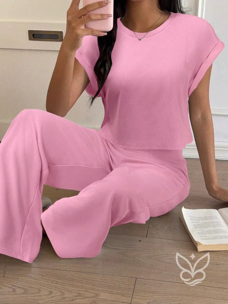 Conjunto Conforto Com Calça Larga E Cropped De Malha Conjunto Conforto Com Calça Larga E Cropped De Malha