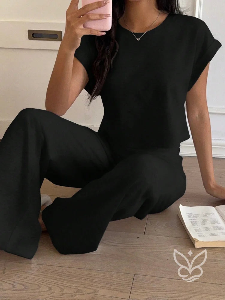 Conjunto Conforto Com Calça Larga E Cropped De Malha Conjunto Conforto Com Calça Larga E Cropped De Malha