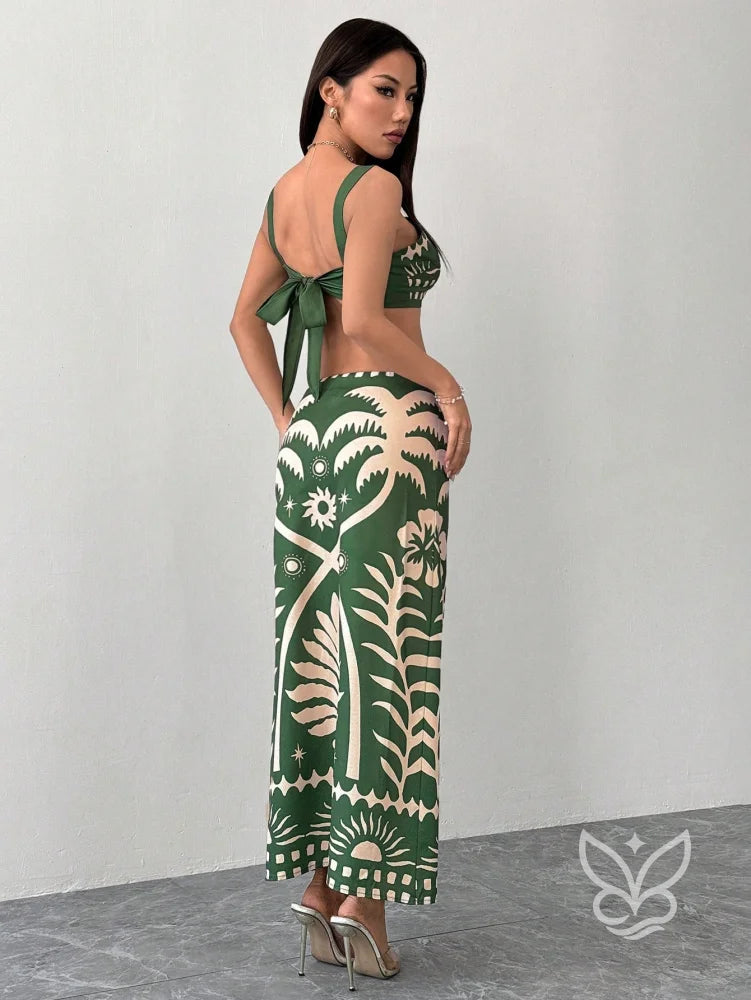 Conjunto Cropped Cami Estampado Tropical E Saia Maxi Ajustada Conjunto Cropped Cami Estampado Tropical E Saia Maxi