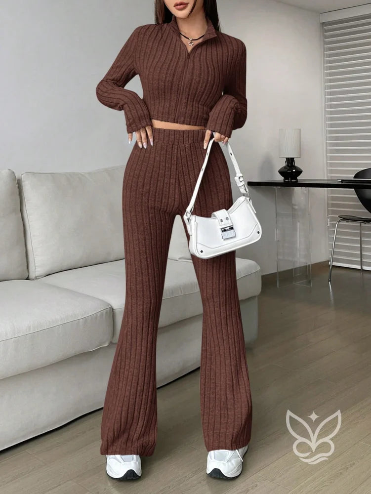 Conjunto Cropped Com Zíper Frontal E Calça Longa Conjunto Cropped Com Zíper Frontal E Calça Longa