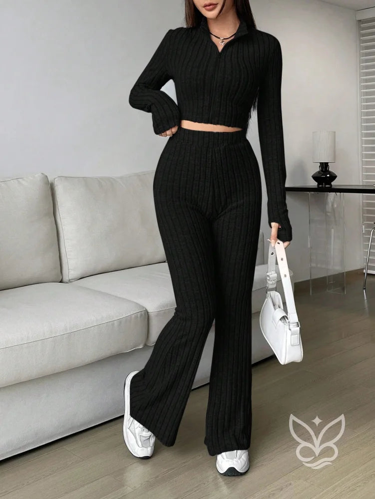 Conjunto Cropped Com Zíper Frontal E Calça Longa Conjunto Cropped Com Zíper Frontal E Calça Longa