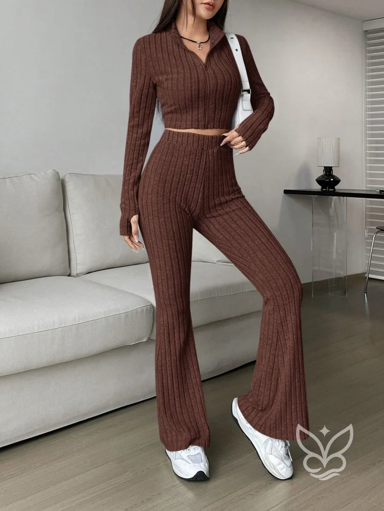 Conjunto Cropped Com Zíper Frontal E Calça Longa Conjunto Cropped Com Zíper Frontal E Calça Longa