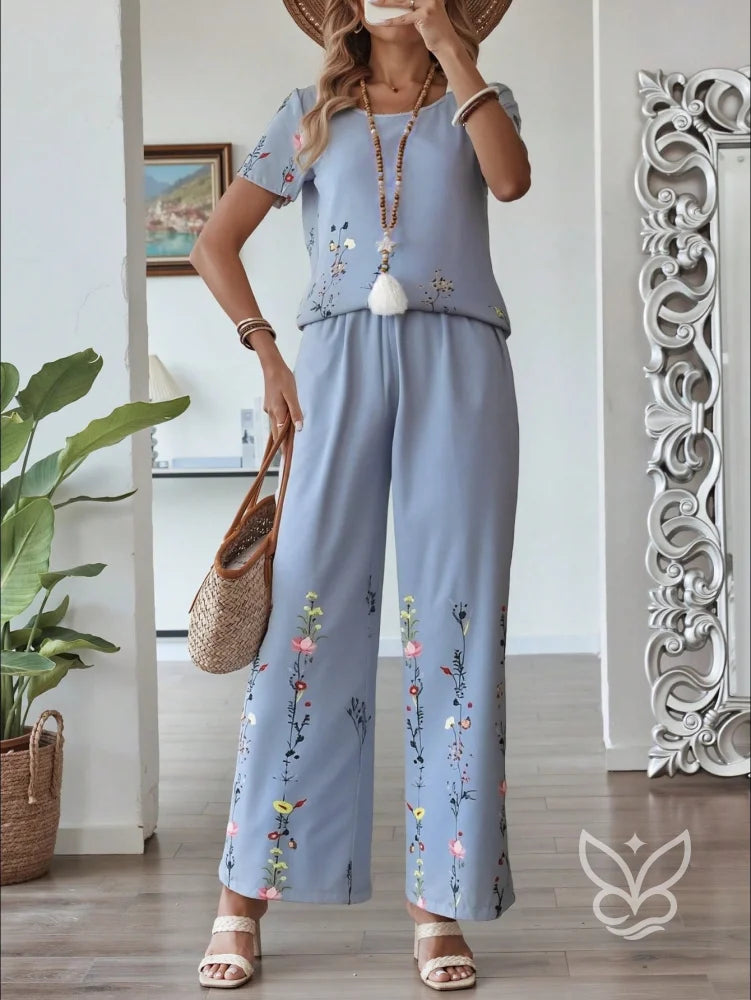Conjunto Floral Com Blusa De Manga Curta E Calça Pantalona Conjunto Floral Com Blusa De Manga Curta E Calça Pantalona