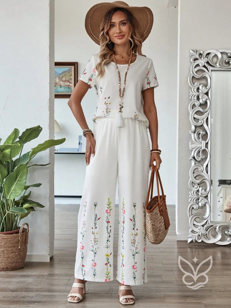 Conjunto Floral Com Blusa De Manga Curta E Calça Pantalona Conjunto Floral Com Blusa De Manga Curta E Calça Pantalona