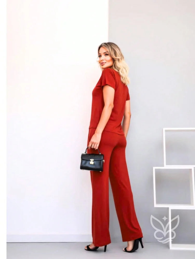 Conjunto Loungewear Com Blusa Básica E Calça De Malha Conjunto Loungewear Com Blusa Básica E Calça De Malha