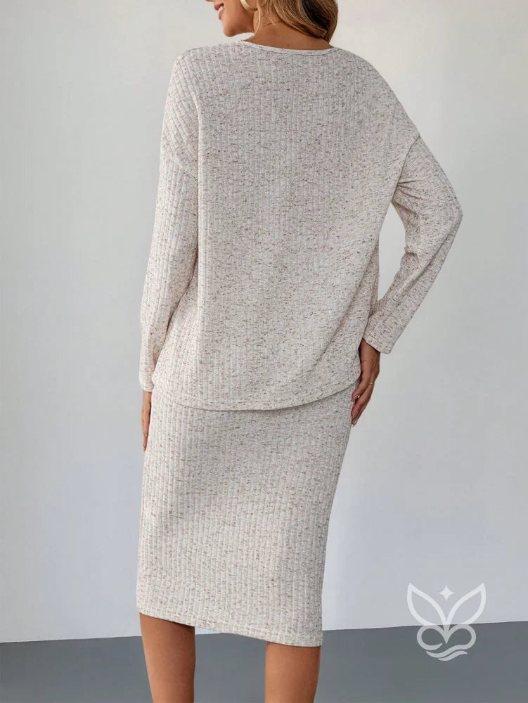 Conjunto Loungewear De Malha Com Blusa Solta E Saia Midi Justa Conjunto Loungewear De Malha Com Blusa Solta E Saia Midi