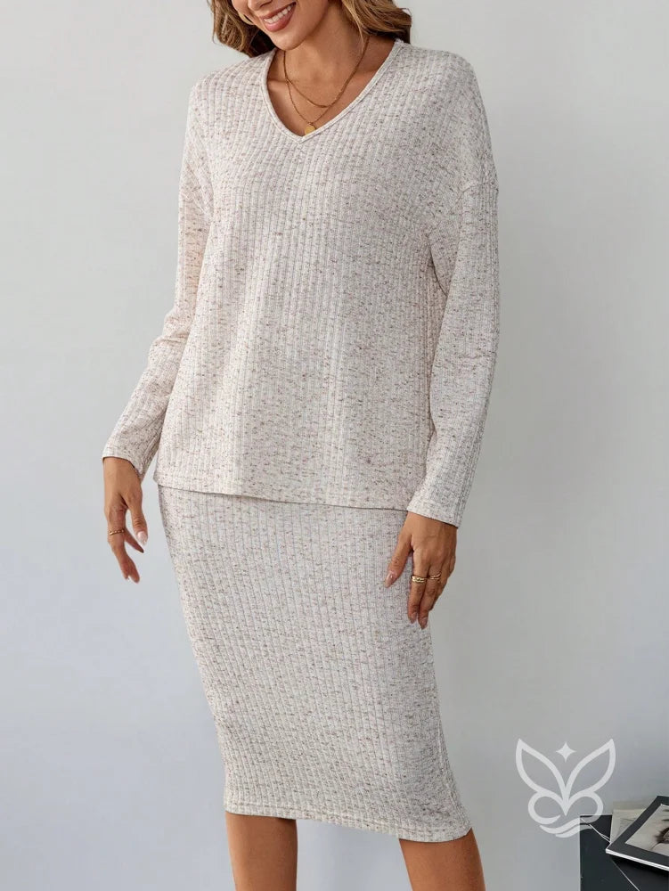 Conjunto Loungewear De Malha Com Blusa Solta E Saia Midi Justa Conjunto Loungewear De Malha Com Blusa Solta E Saia Midi