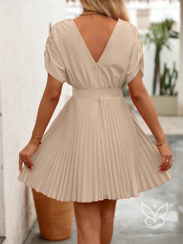Vestido A-Line Plissado Com Decote V E Cintura Marcada Vestido A-Line Plissado Com Decote V E Cintura Marcada