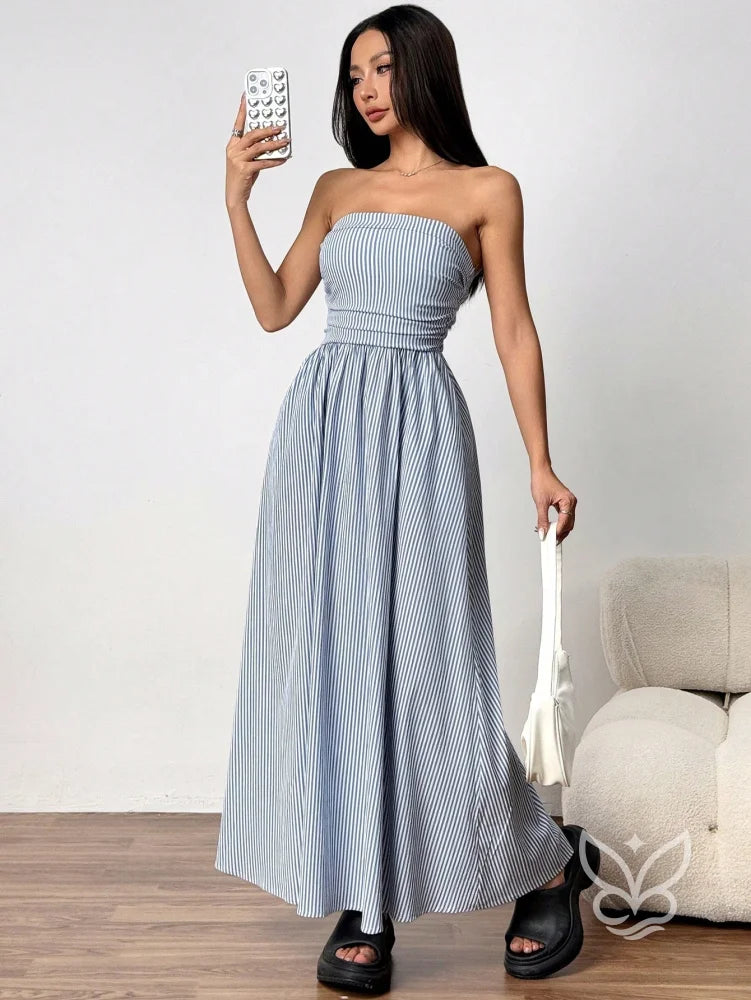 Vestido Bandeau Com Estampa Listrada E Caimento Solto Vestido Bandeau Com Estampa Listrada E Caimento Solto