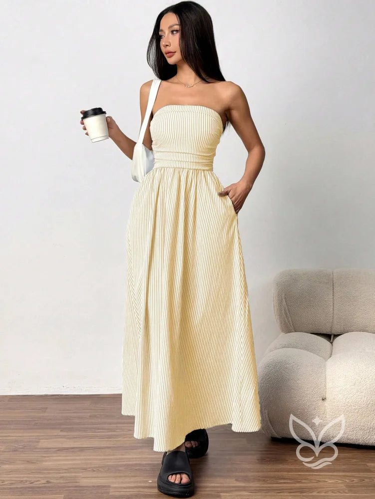 Vestido Bandeau Com Estampa Listrada E Caimento Solto Vestido Bandeau Com Estampa Listrada E Caimento Solto