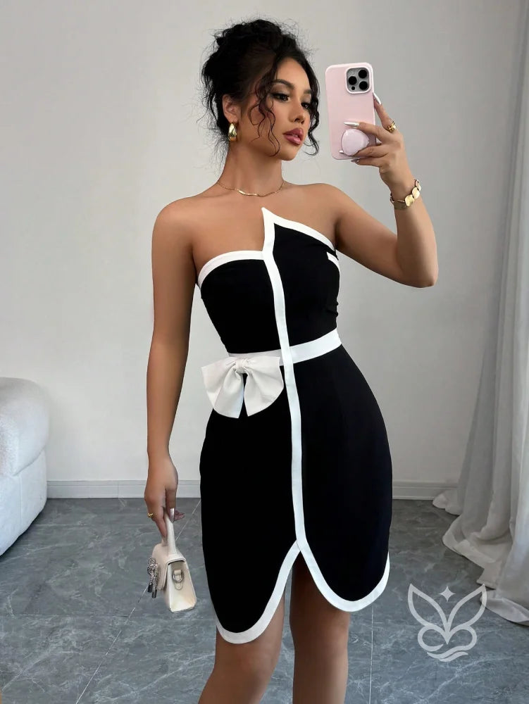 Vestido Bandeau Com Laço Decorativo E Detalhe Contrastante Vestido Bandeau Com Laço Decorativo E Detalhe Contrastante