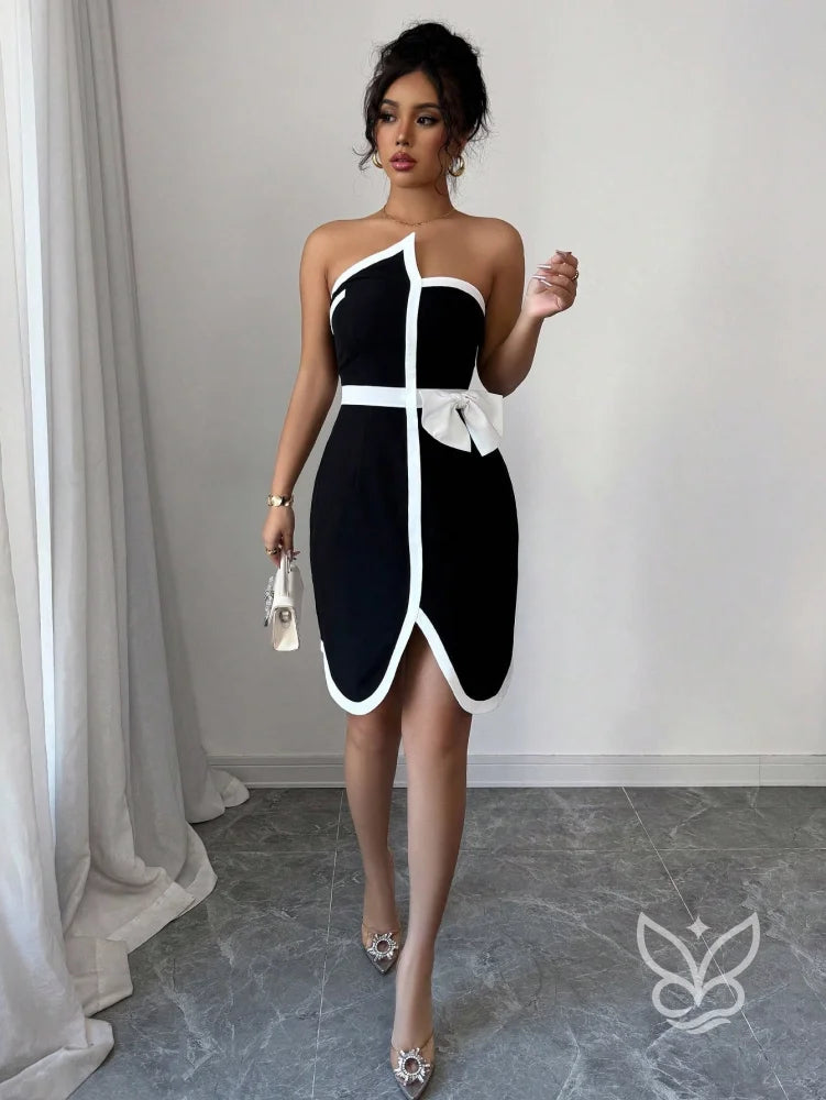 Vestido Bandeau Com Laço Decorativo E Detalhe Contrastante Vestido Bandeau Com Laço Decorativo E Detalhe Contrastante