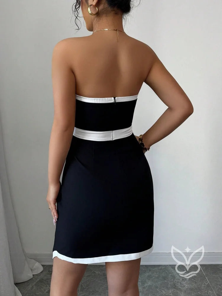 Vestido Bandeau Com Laço Decorativo E Detalhe Contrastante Vestido Bandeau Com Laço Decorativo E Detalhe Contrastante