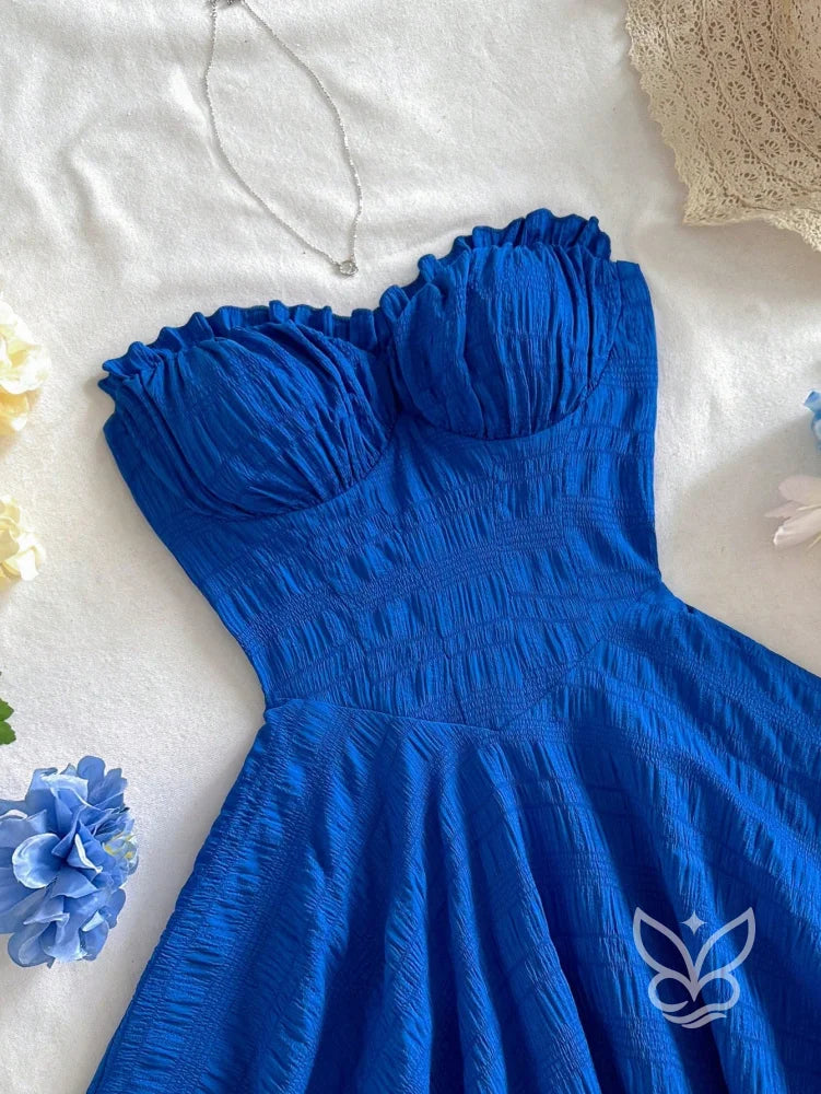 Vestido Bandeau Mini com Franzido no Busto e Barra Assimétrica Vestido Bandeau Mini com Franzido no Busto e Barra