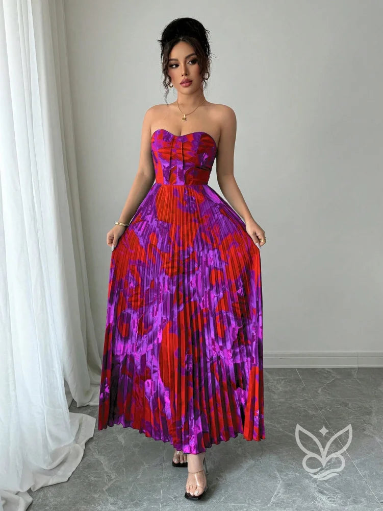 Vestido Bandeau Plissado Com Cintura Marcada E Estampa Tie Dye Vestido Bandeau Plissado Com Cintura Marcada E Estampa