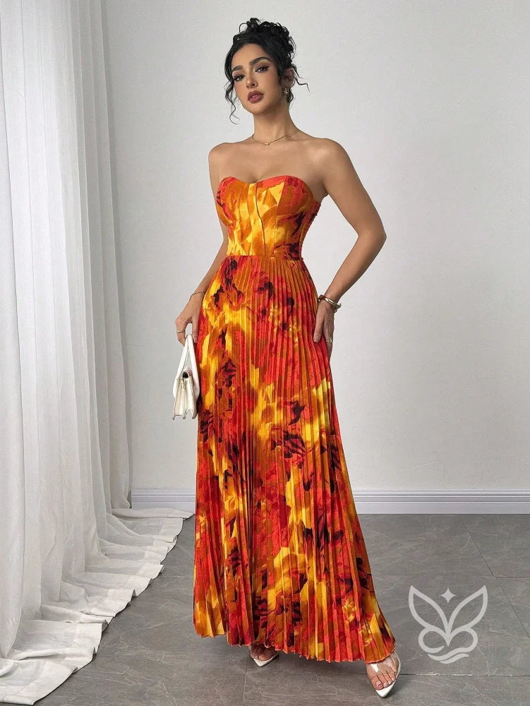 Vestido Bandeau Plissado Com Cintura Marcada E Estampa Tie Dye Vestido Bandeau Plissado Com Cintura Marcada E Estampa