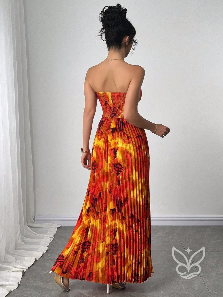 Vestido Bandeau Plissado Com Cintura Marcada E Estampa Tie Dye Vestido Bandeau Plissado Com Cintura Marcada E Estampa
