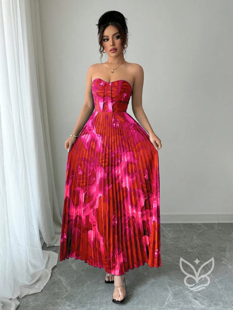 Vestido Bandeau Plissado Com Cintura Marcada E Estampa Tie Dye Vestido Bandeau Plissado Com Cintura Marcada E Estampa