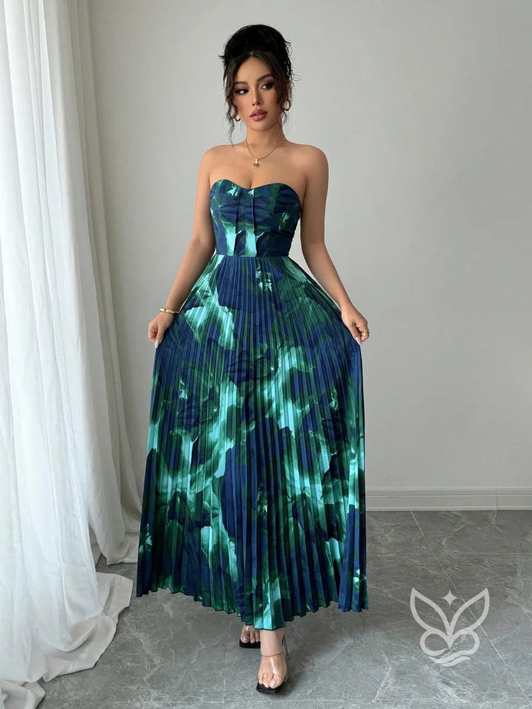 Vestido Bandeau Plissado Com Cintura Marcada E Estampa Tie Dye Vestido Bandeau Plissado Com Cintura Marcada E Estampa