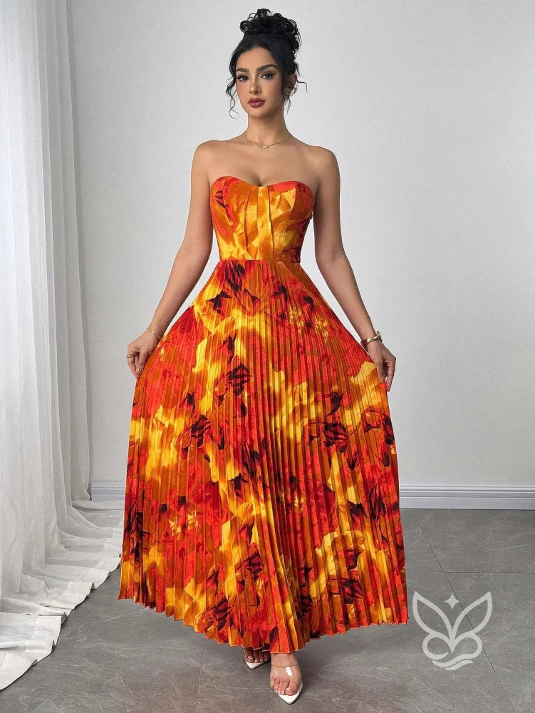 Vestido Bandeau Plissado Com Cintura Marcada E Estampa Tie Dye Vestido Bandeau Plissado Com Cintura Marcada E Estampa
