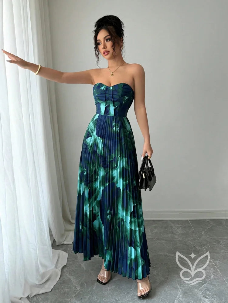 Vestido Bandeau Plissado Com Cintura Marcada E Estampa Tie Dye Vestido Bandeau Plissado Com Cintura Marcada E Estampa