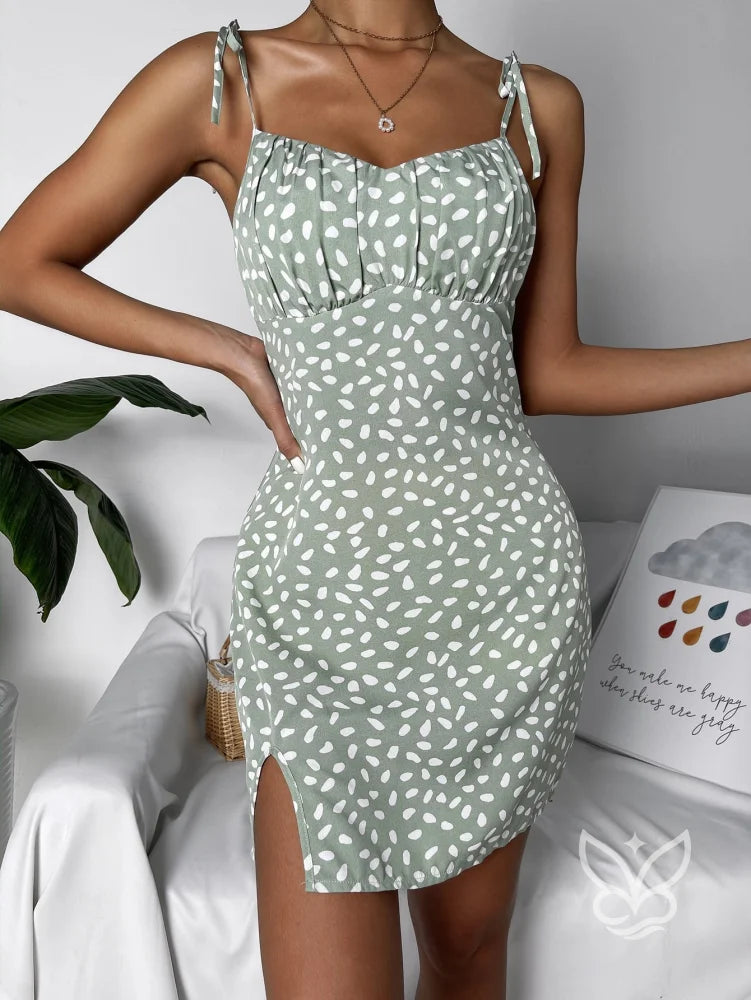 Vestido Cami Franzido no Busto Ajustado Casual Feminino Vestido Cami Franzido no Busto Ajustado Casual Feminino