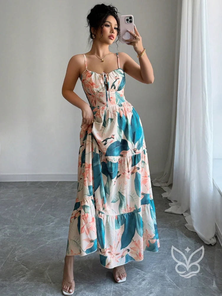 Vestido Com Alças Finas Cintura Marcada E Estampa Folhagem Vestido Com Alças Finas Cintura Marcada E Estampa Folhagem