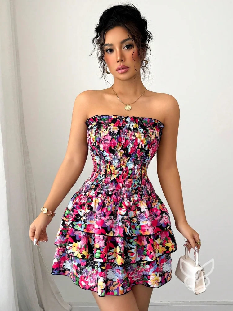 Vestido Com Babados Em Camadas E Saia Com Design De Bolo Vestido Com Babados Em Camadas E Saia Com Design De Bolo