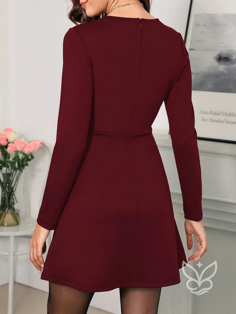 Vestido Com Manga Longa Bolsos Decorativos E Cintura Marcada Vestido Com Manga Longa Bolsos Decorativos E Cintura