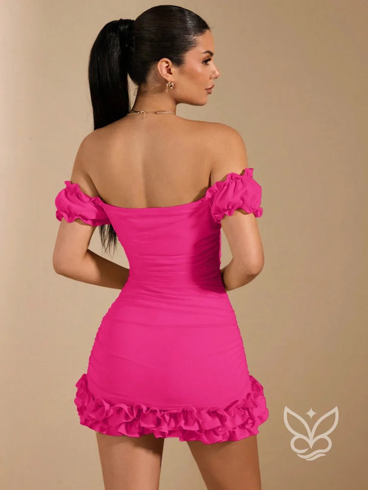 Vestido Curto Barra Bufante Detalhe Floral E Caimento Ajustado Vestido Curto Barra Bufante Detalhe Floral E Caimento