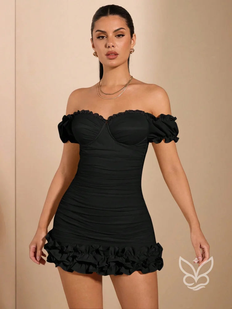 Vestido Curto Barra Bufante Detalhe Floral E Caimento Ajustado Vestido Curto Barra Bufante Detalhe Floral E Caimento
