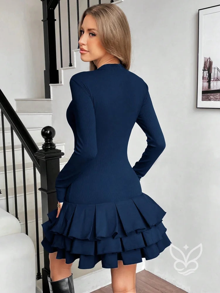 Vestido Curto Com Barra Bufante E Babados E Caimento Ajustado Vestido Curto Com Barra Bufante E Babados E Caimento