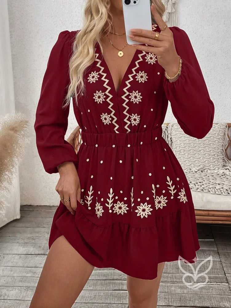 Vestido Curto Com Bordado Étnico E Manga Longa Vestido Curto Com Bordado Étnico E Manga Longa